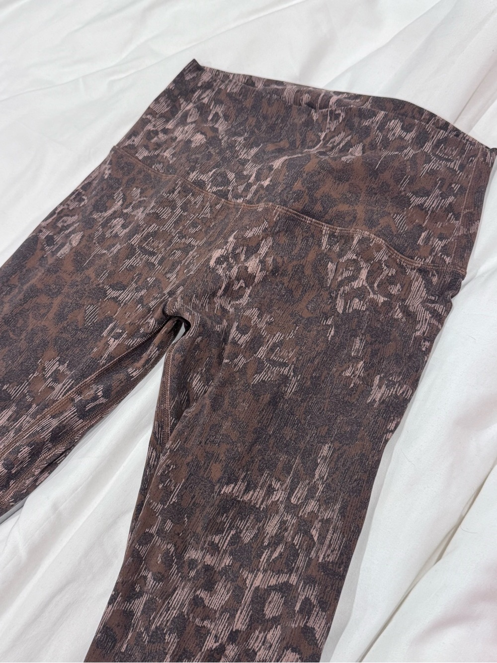 NWT lululemon Align™ HR Pant 25"
LEOPARD MAX Brown Multi 8